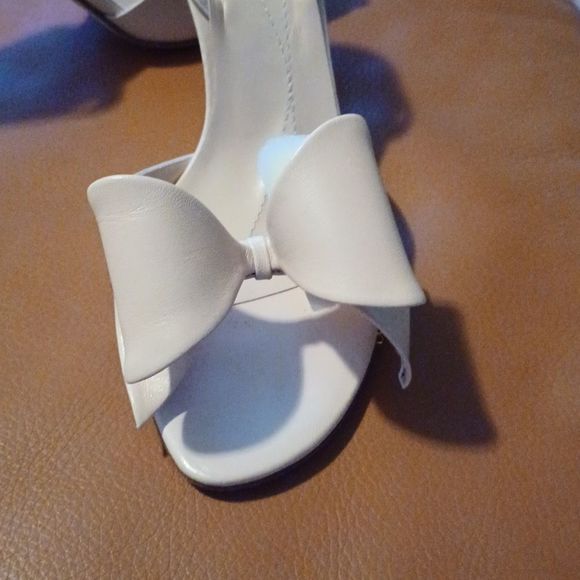 kate spade Shoes - 𝅺🍃light Beige Kate Spade sandals with gorgeous bow